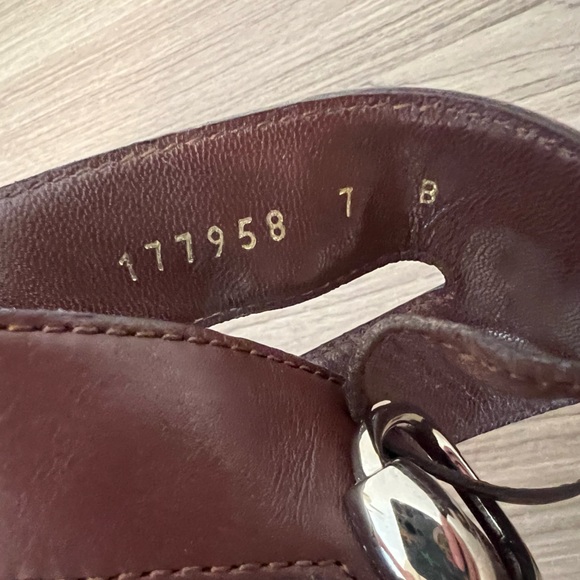 GUCCI ankle strap leather heels shoes. Color brown. Size 7 - Picture 5 of 9